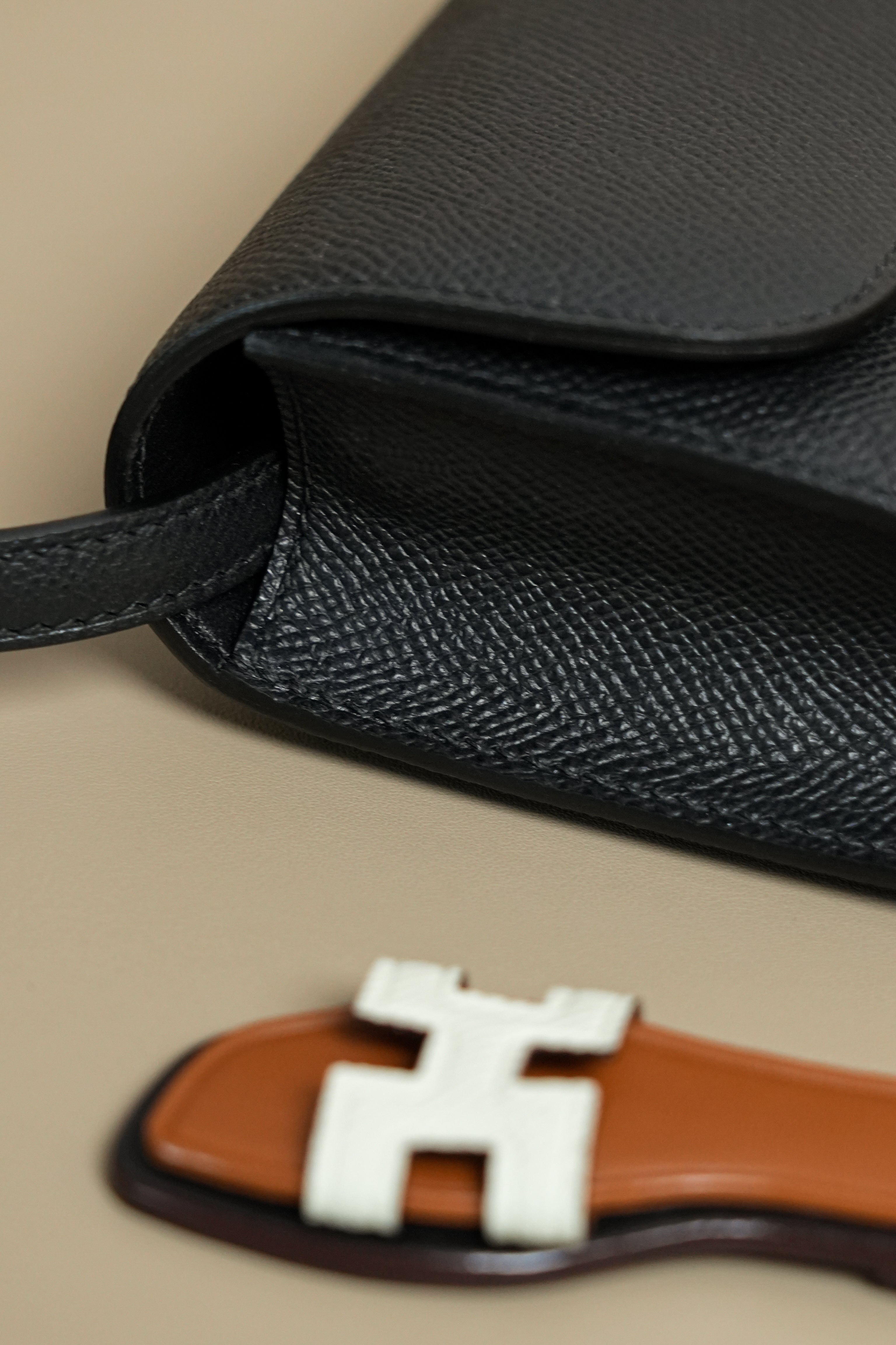 Constance- All Handmade Golden / Sliver Noir ep leather