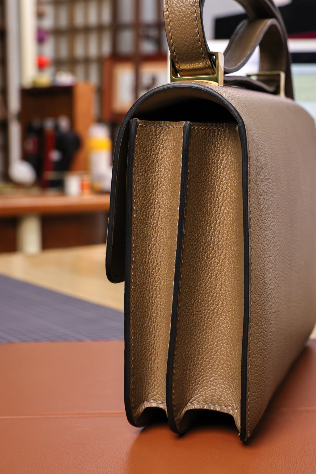 Constance- All Handmade Golden / Sliver Hardware  Beige de Weimar Ep eather