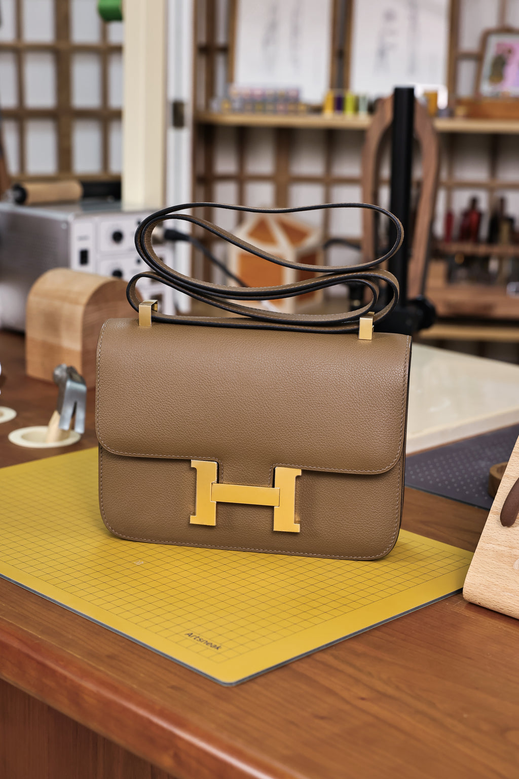 Constance- All Handmade Golden / Sliver Hardware  Beige de Weimar Ep eather