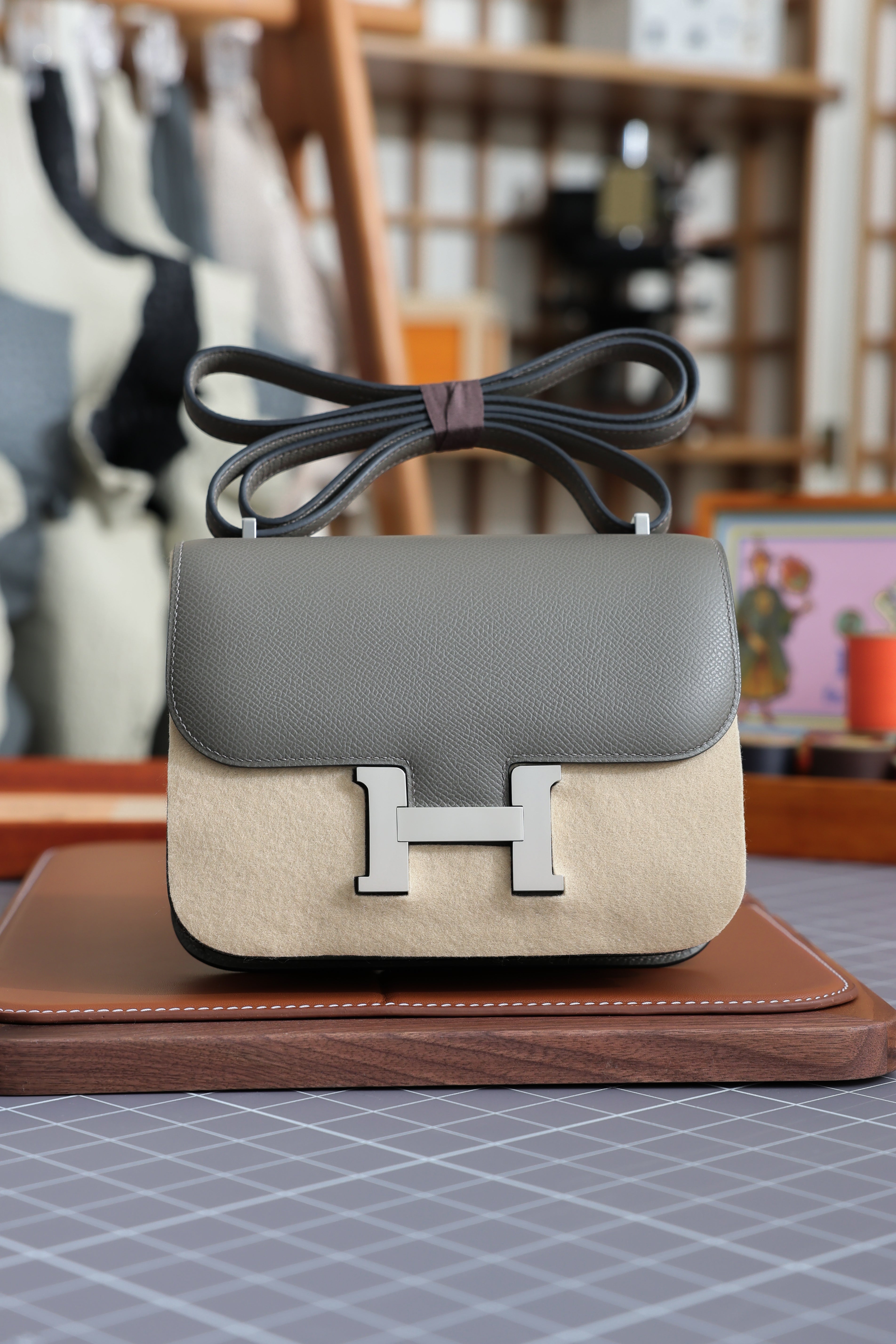 Constance- All Handmade Golden / Sliver Etain ep leather