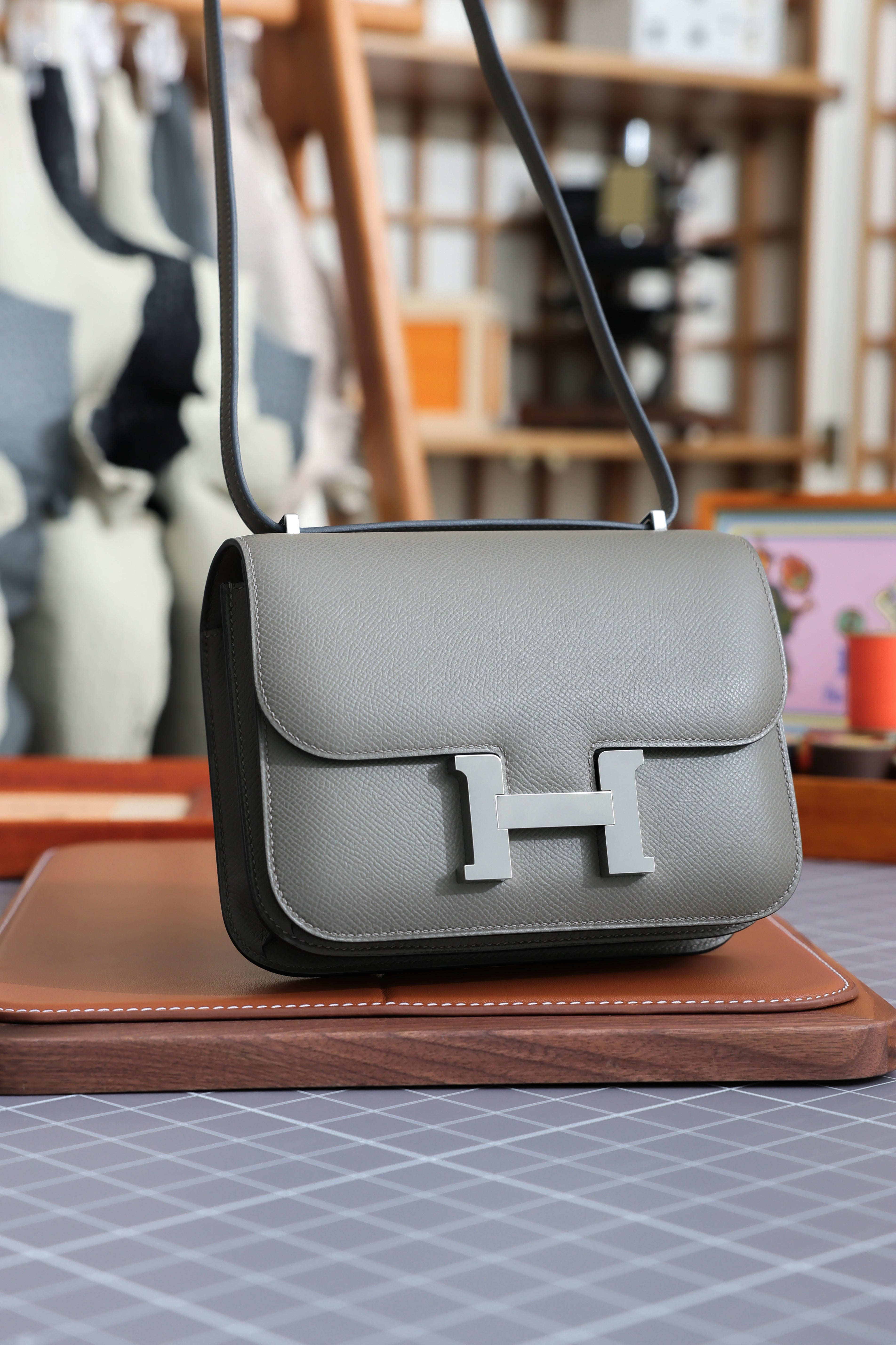 Constance- All Handmade Golden / Sliver Etain ep leather