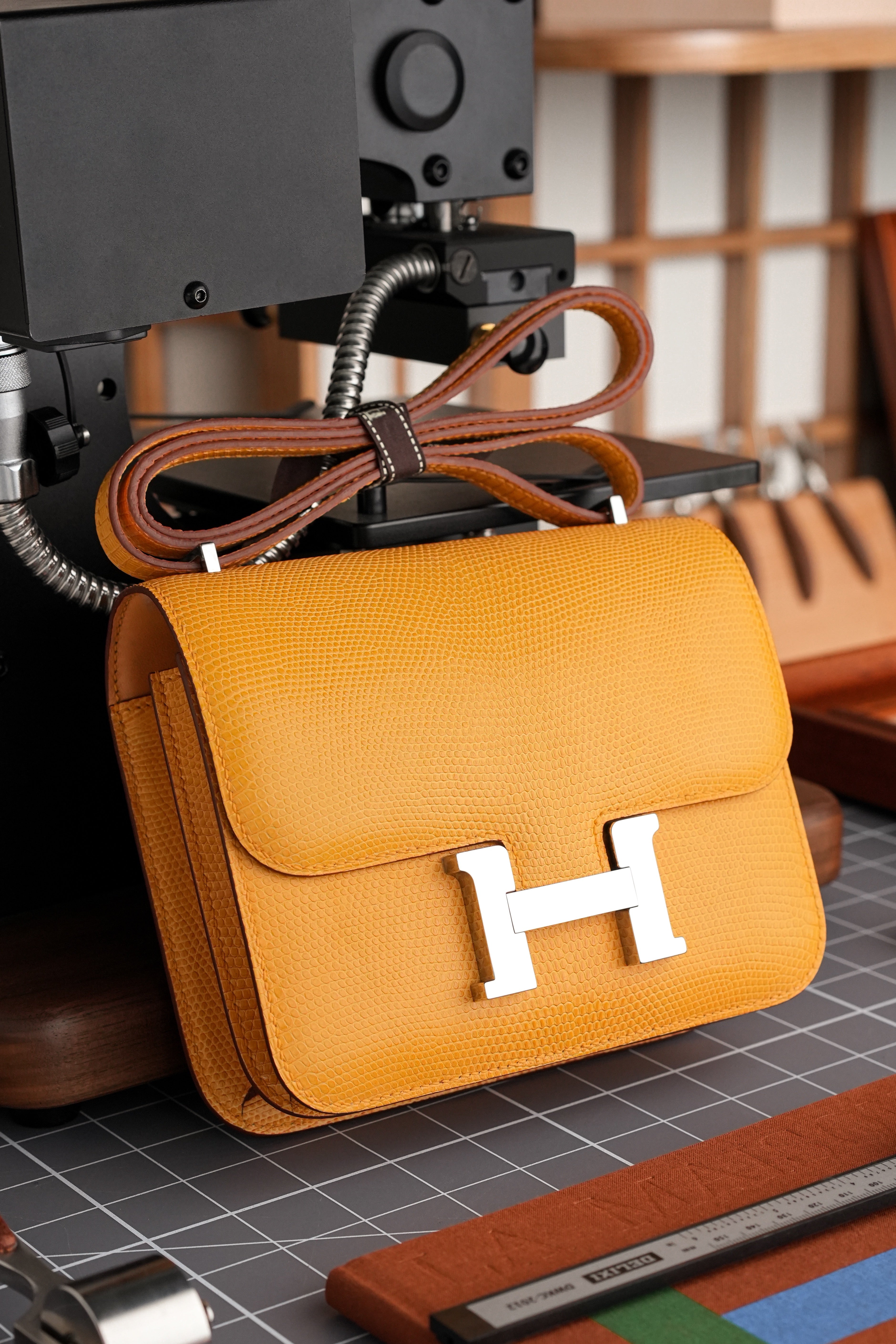 Constance- All Handmade Golden / Sliver Jaune d‘or lizard leather