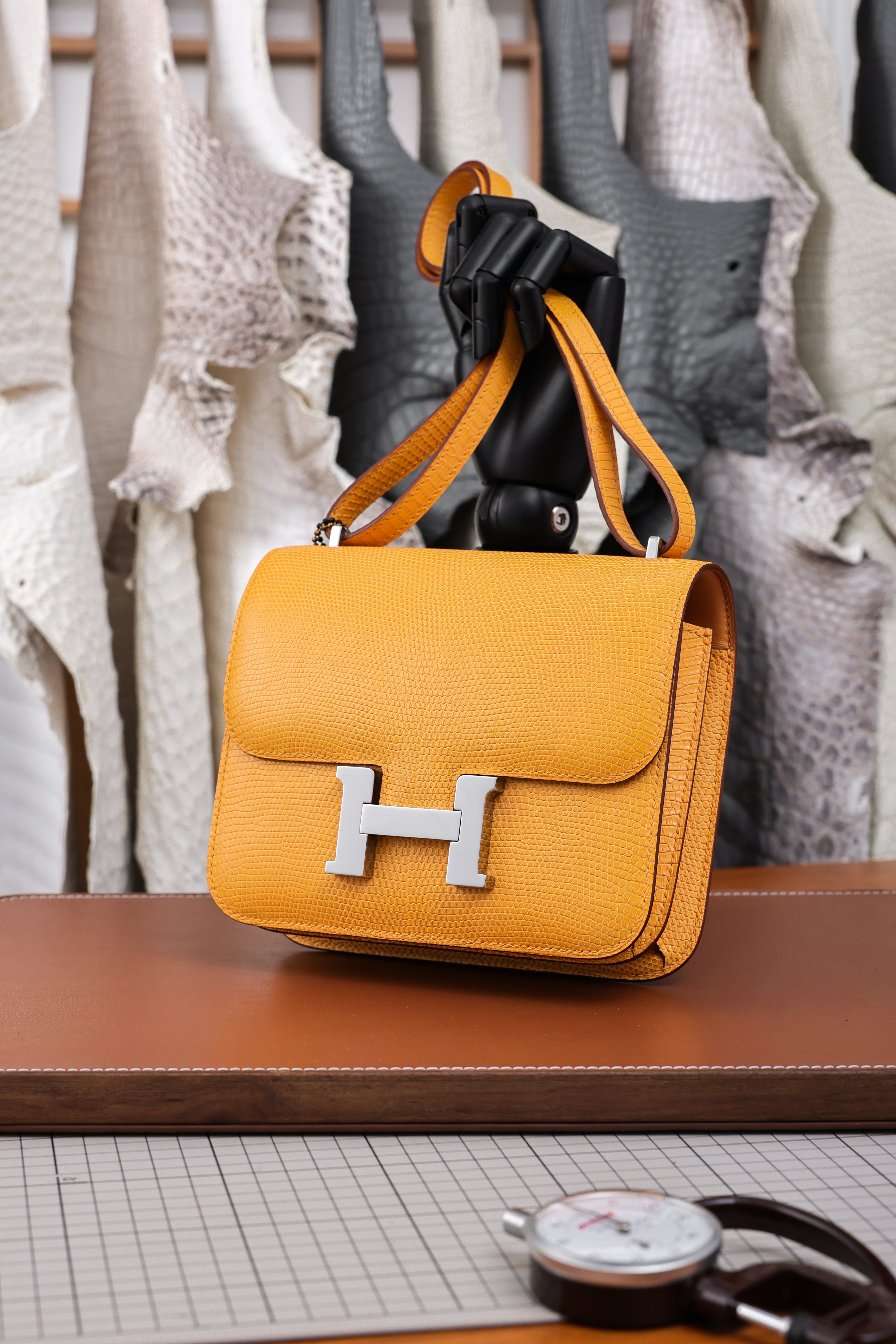 Constance- All Handmade Golden / Sliver Jaune d‘or lizard leather