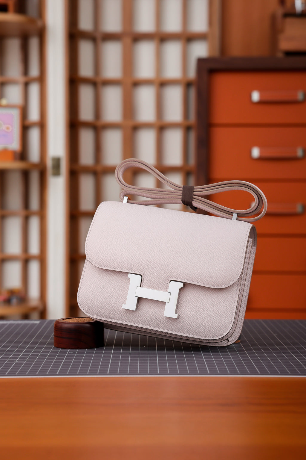 Constance- All Handmade Golden / Sliver Almond powder ep leather