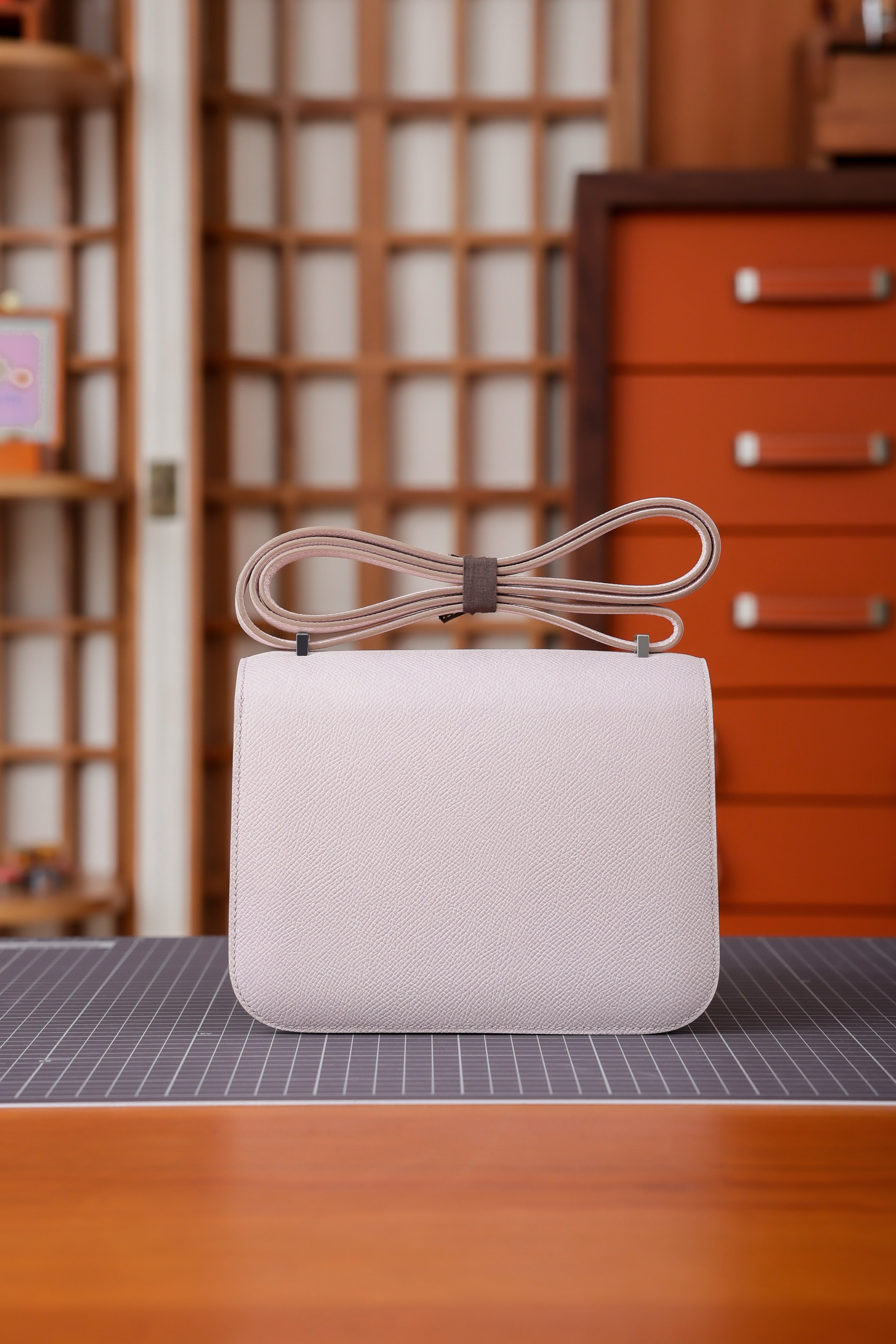 Constance- All Handmade Golden / Sliver Almond powder ep leather