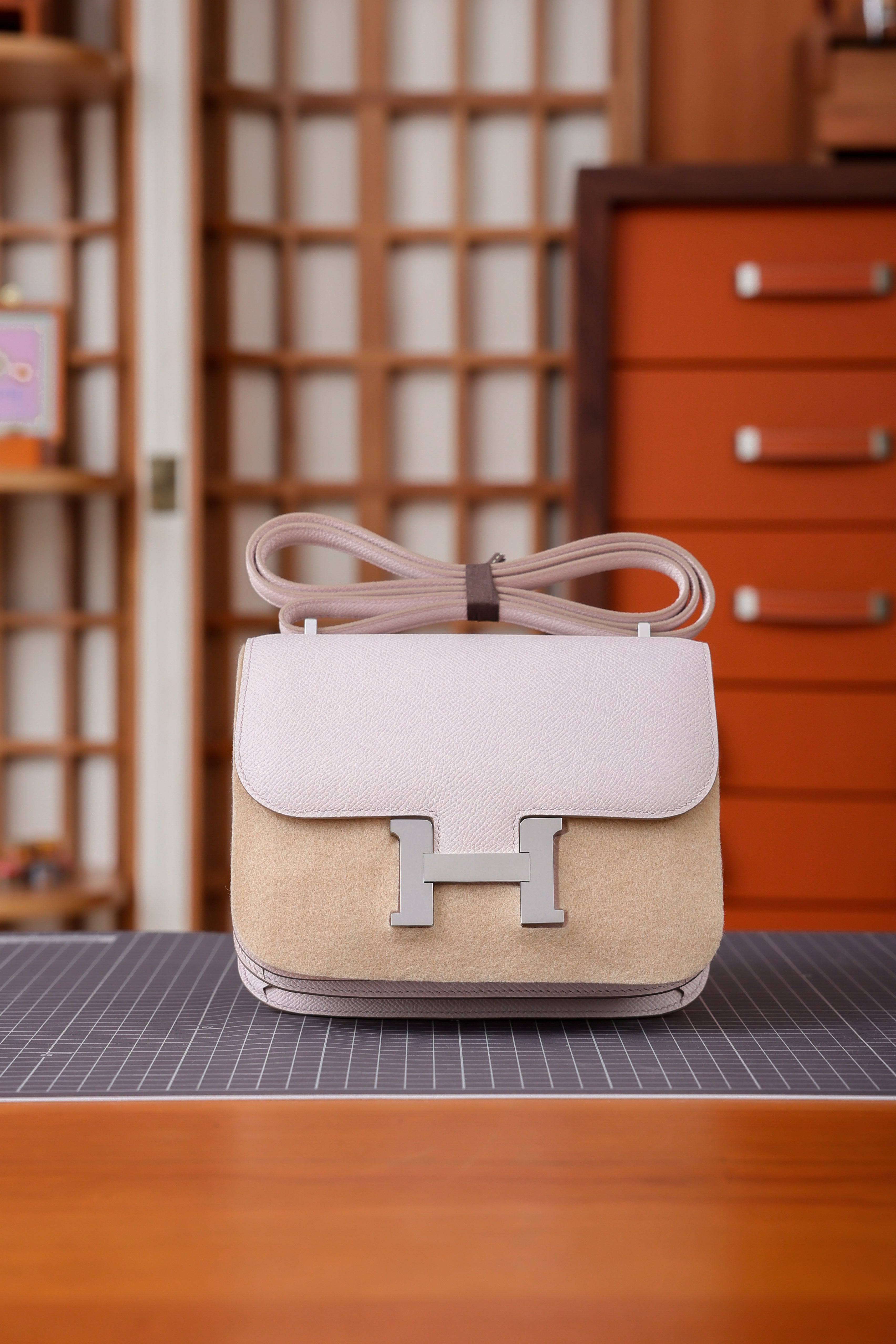 Constance- All Handmade Golden / Sliver Almond powder ep leather