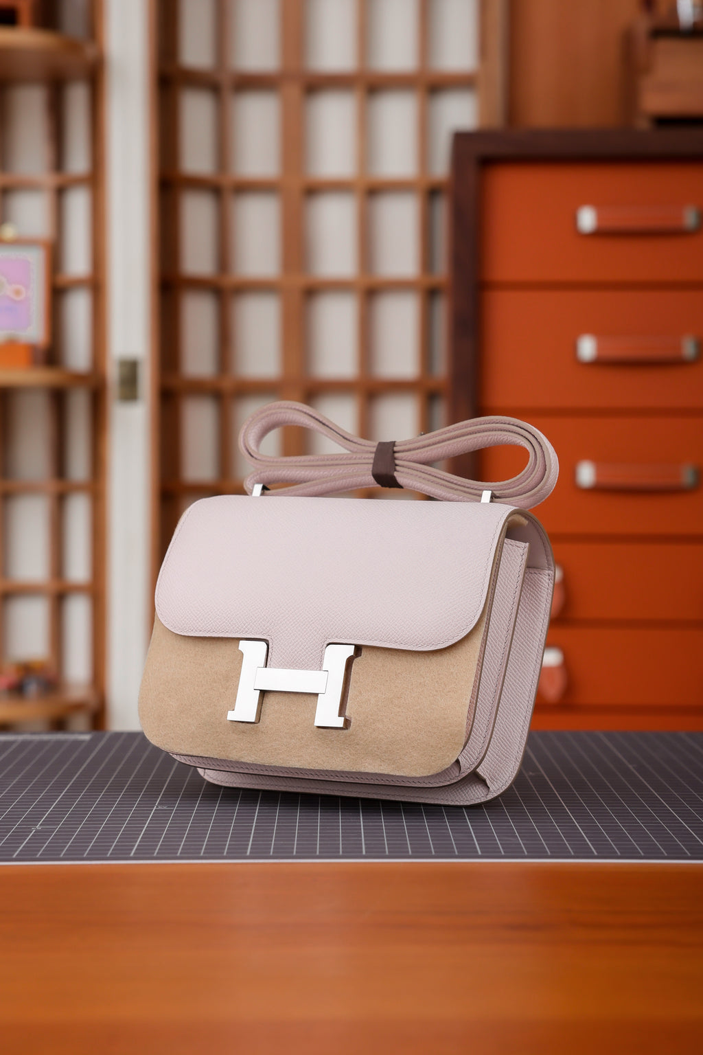 Constance- All Handmade Golden / Sliver Almond powder ep leather