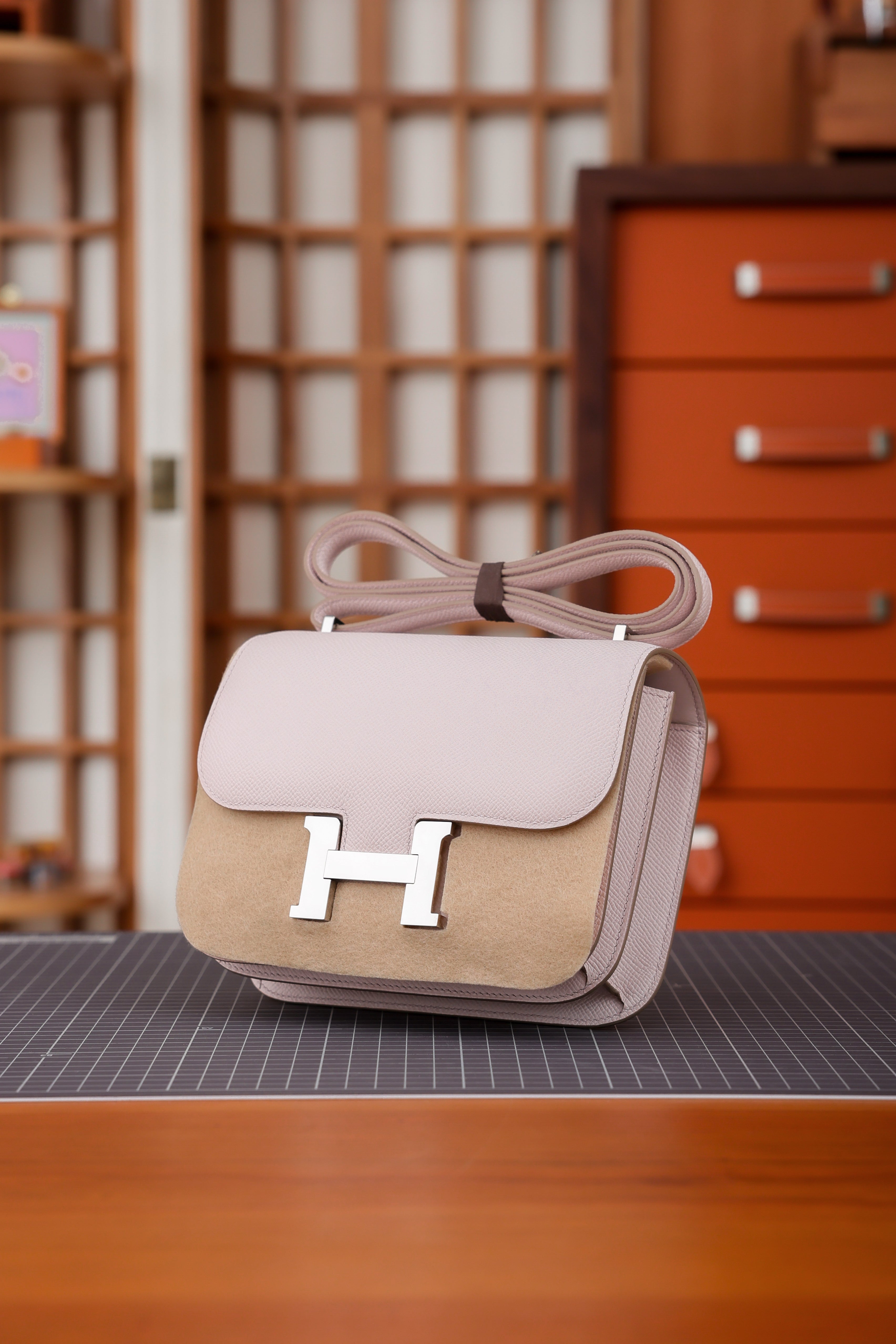 Constance- All Handmade Golden / Sliver Almond powder ep leather