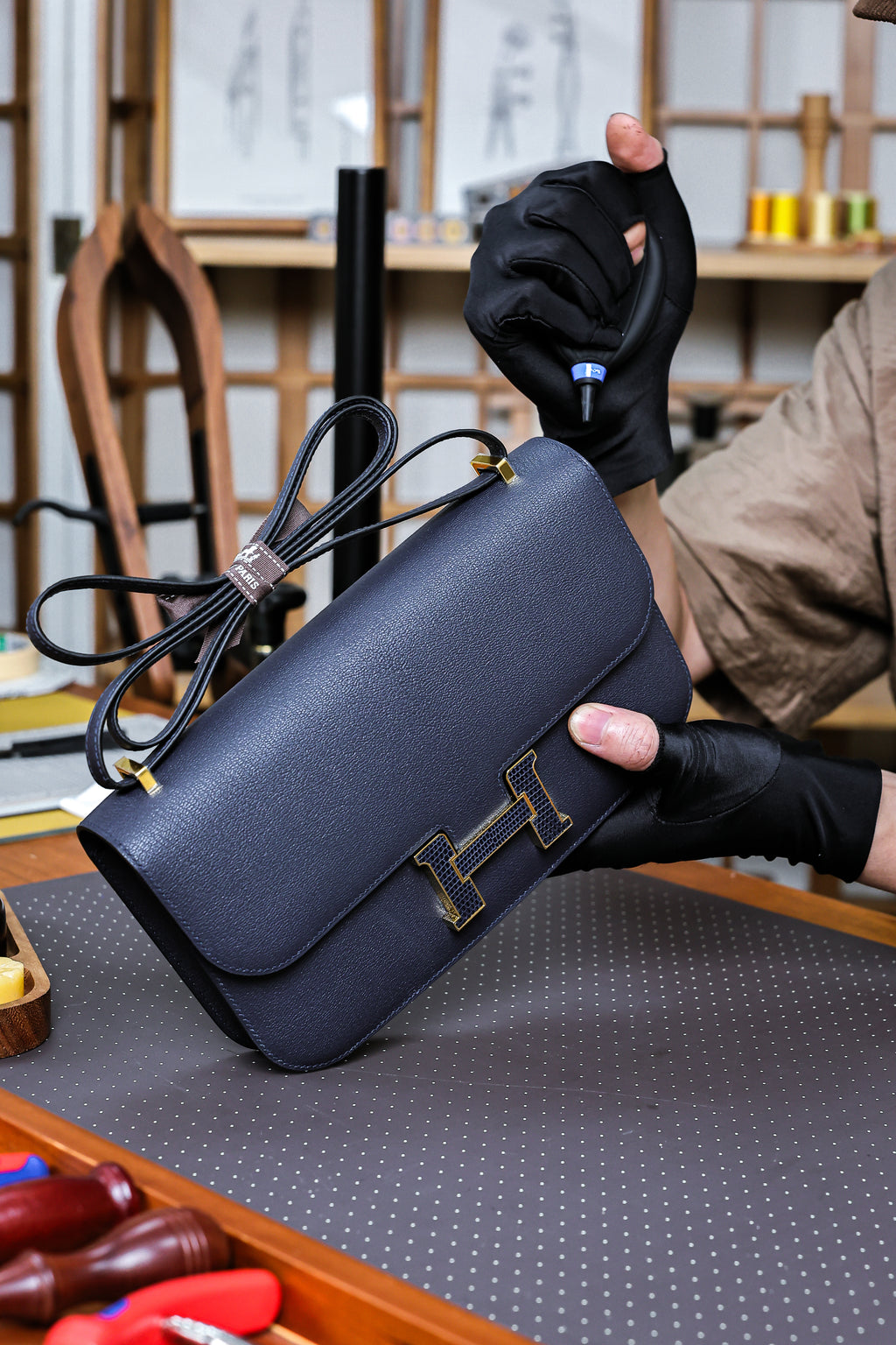 Constance- All Handmade Golden / Sliver  Noir ep/lizard leather