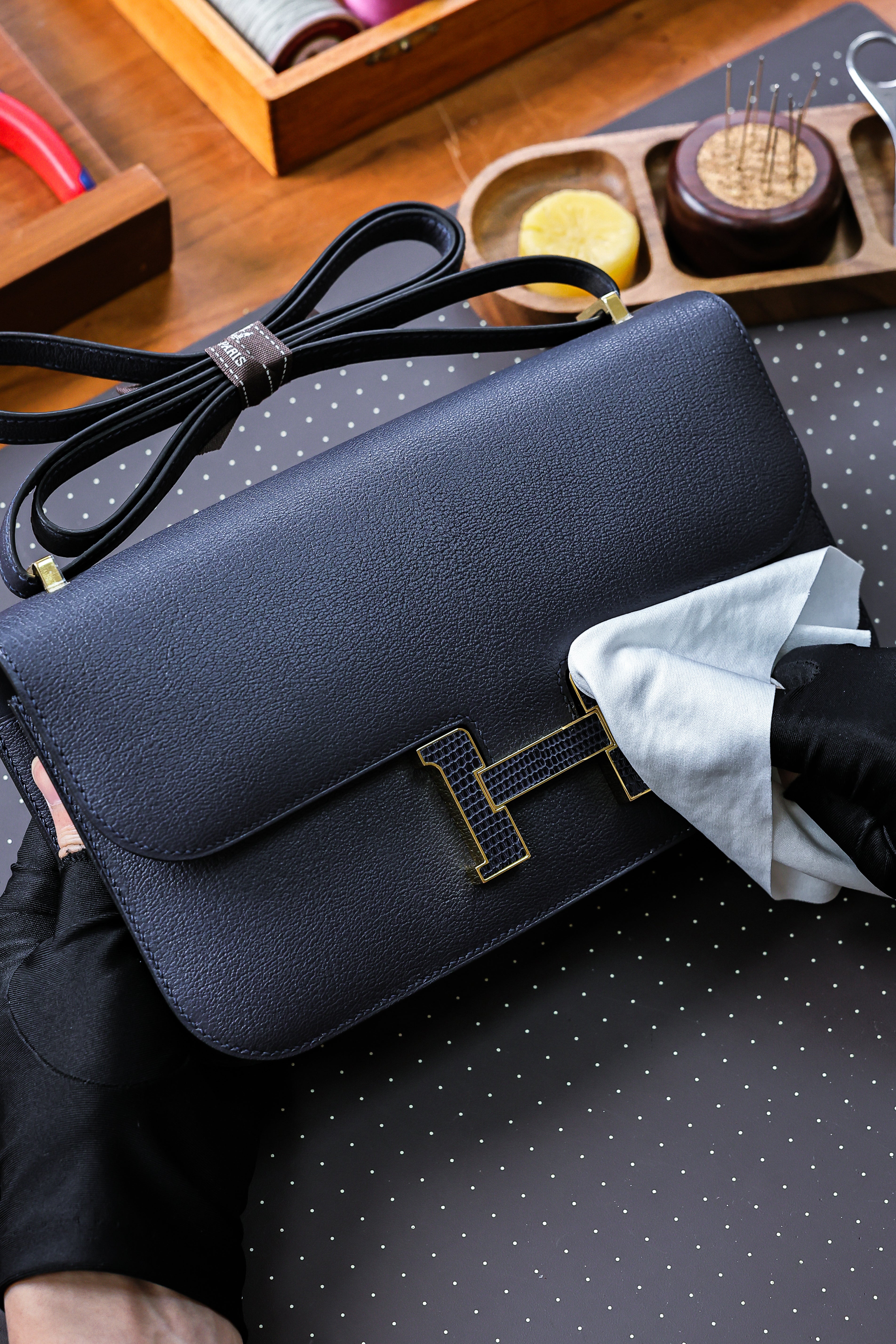 Constance- All Handmade Golden / Sliver  Noir ep/lizard leather