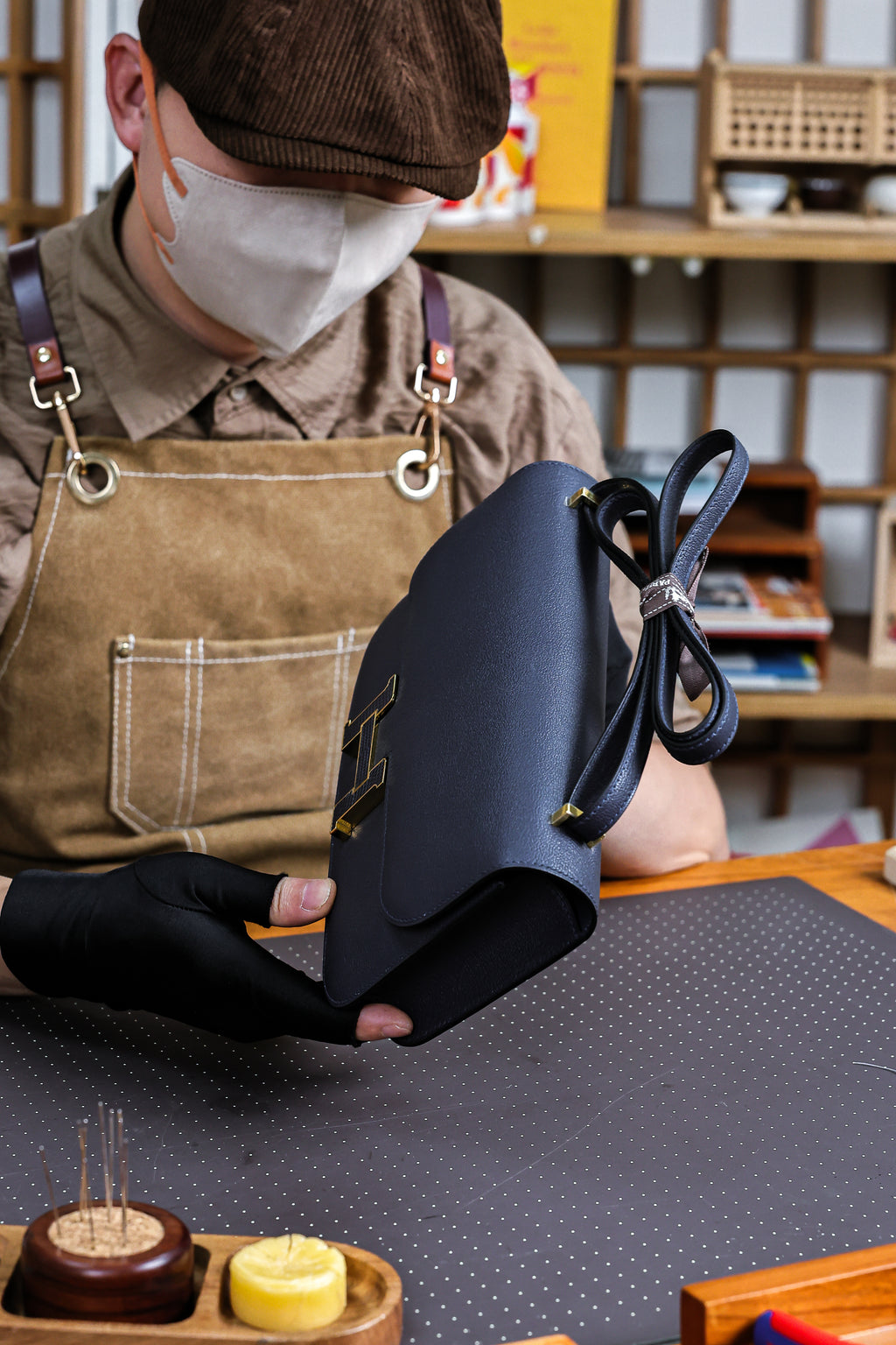 Constance- All Handmade Golden / Sliver  Noir ep/lizard leather