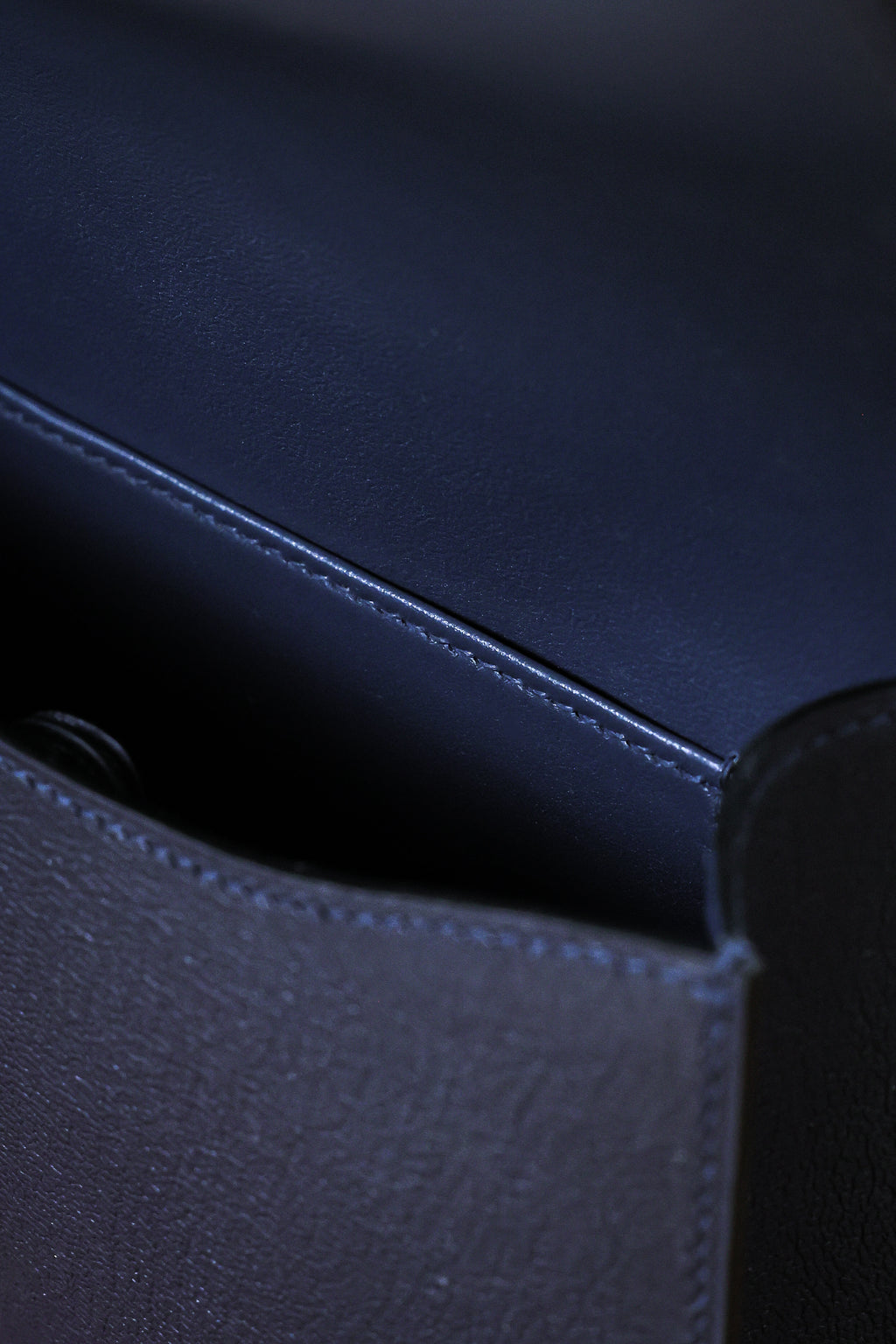 Constance- All Handmade Golden / Sliver  Noir ep/lizard leather