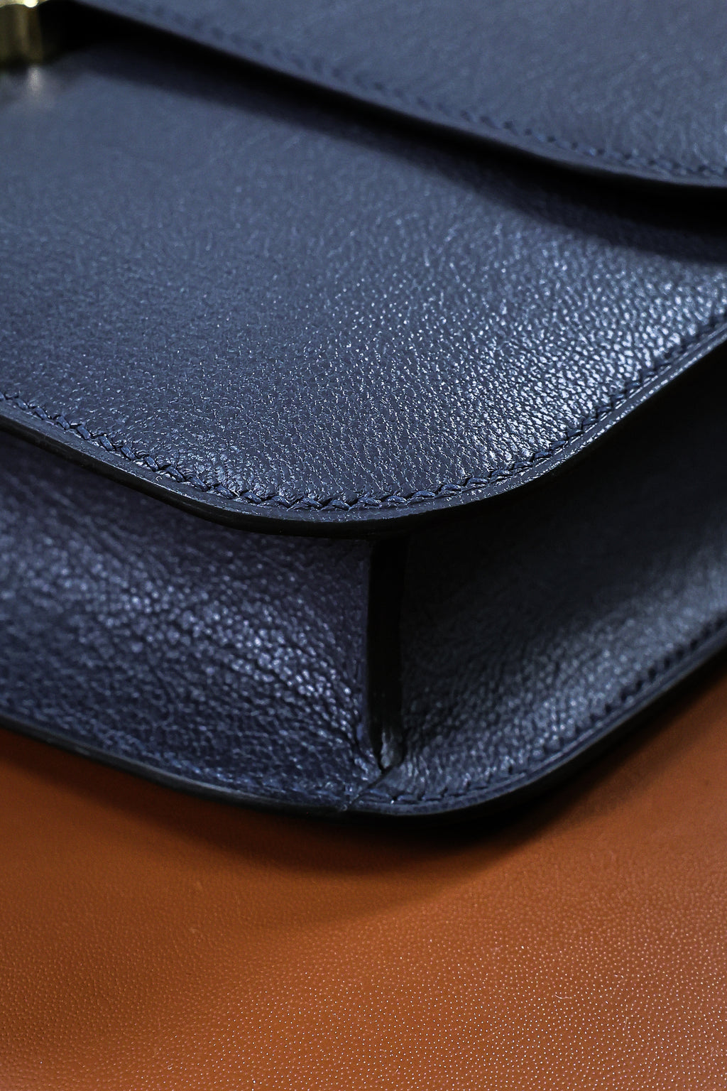 Constance- All Handmade Golden / Sliver  Noir ep/lizard leather