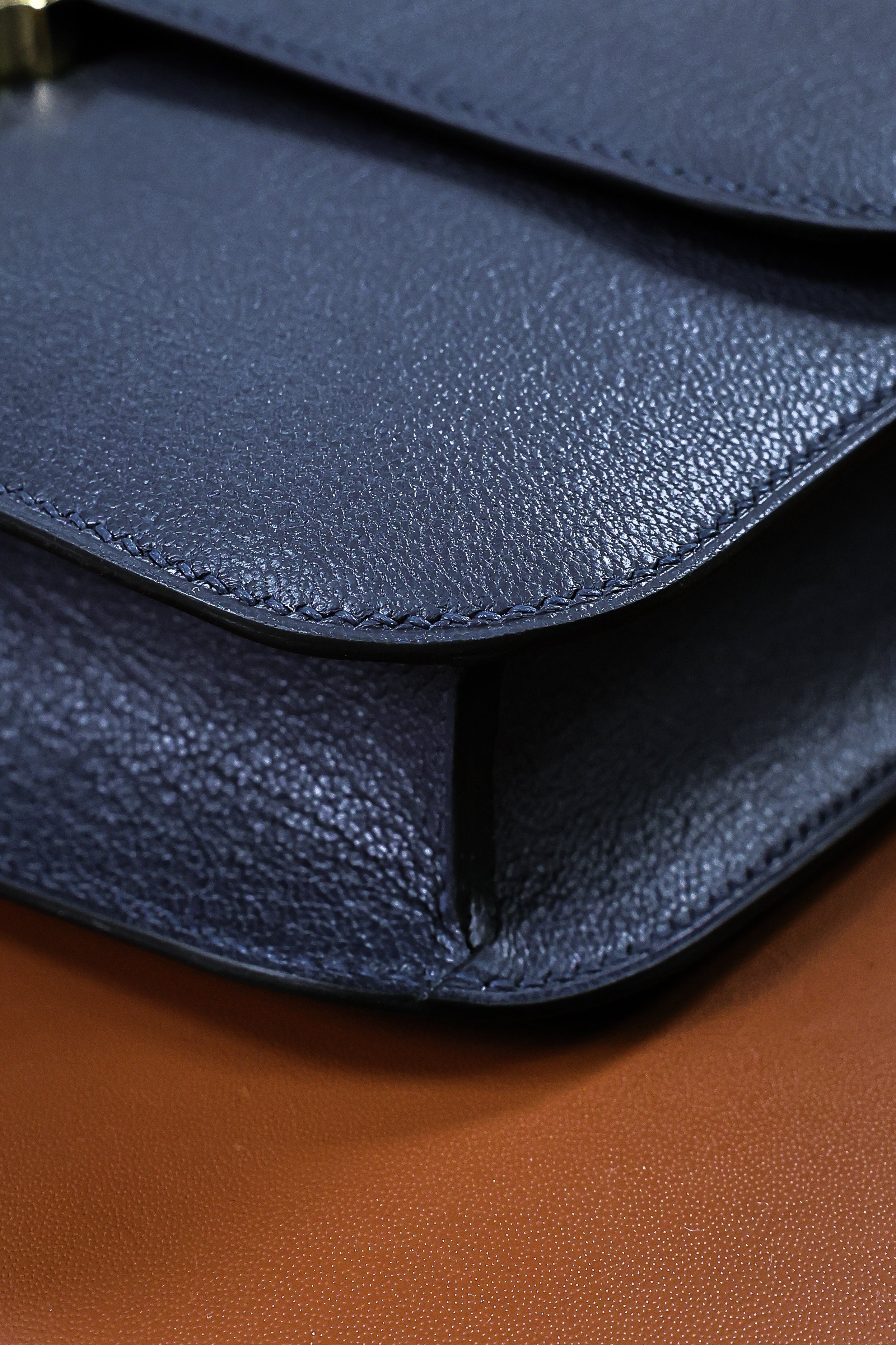 Constance- All Handmade Golden / Sliver  Noir ep/lizard leather