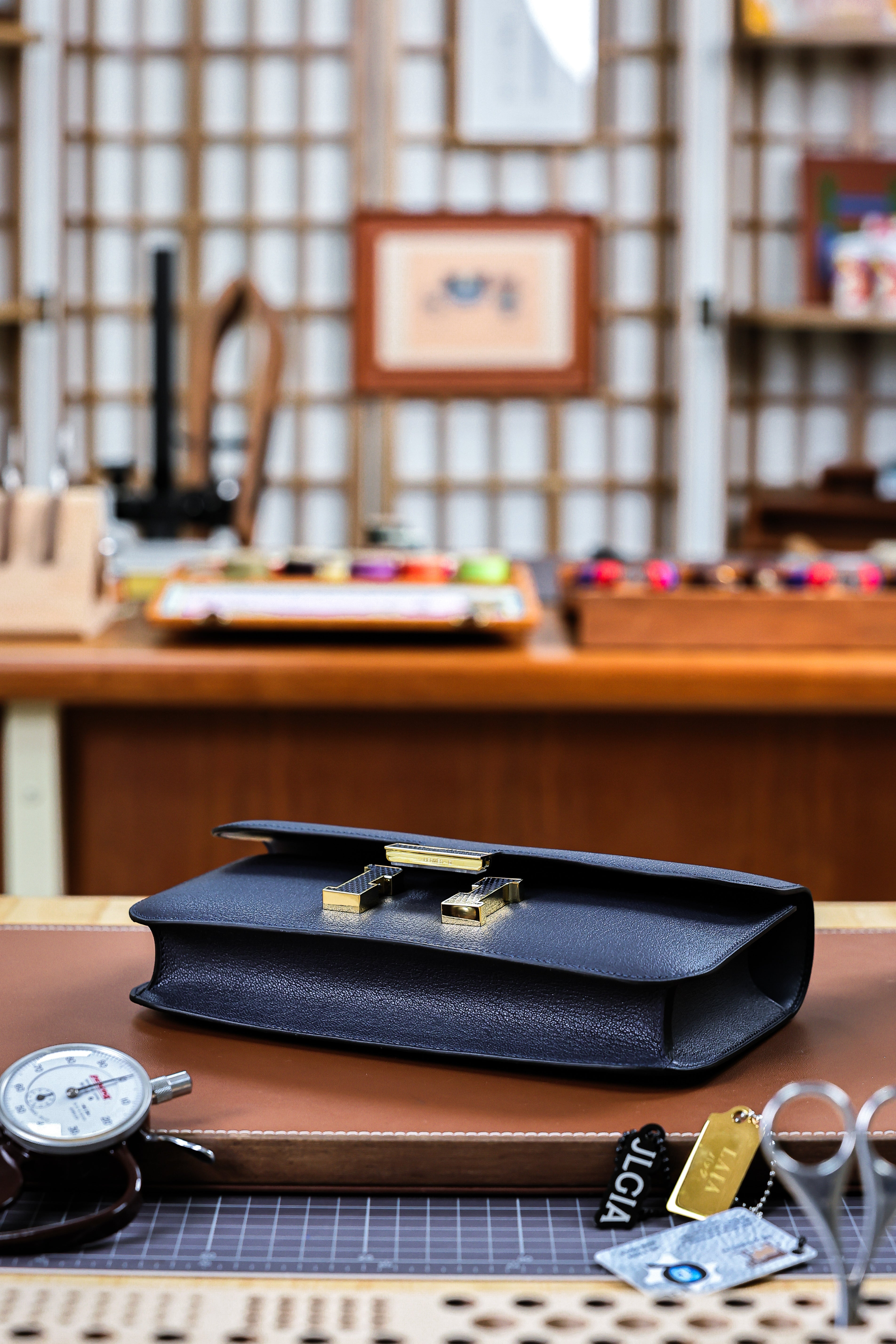 Constance- All Handmade Golden / Sliver  Noir ep/lizard leather