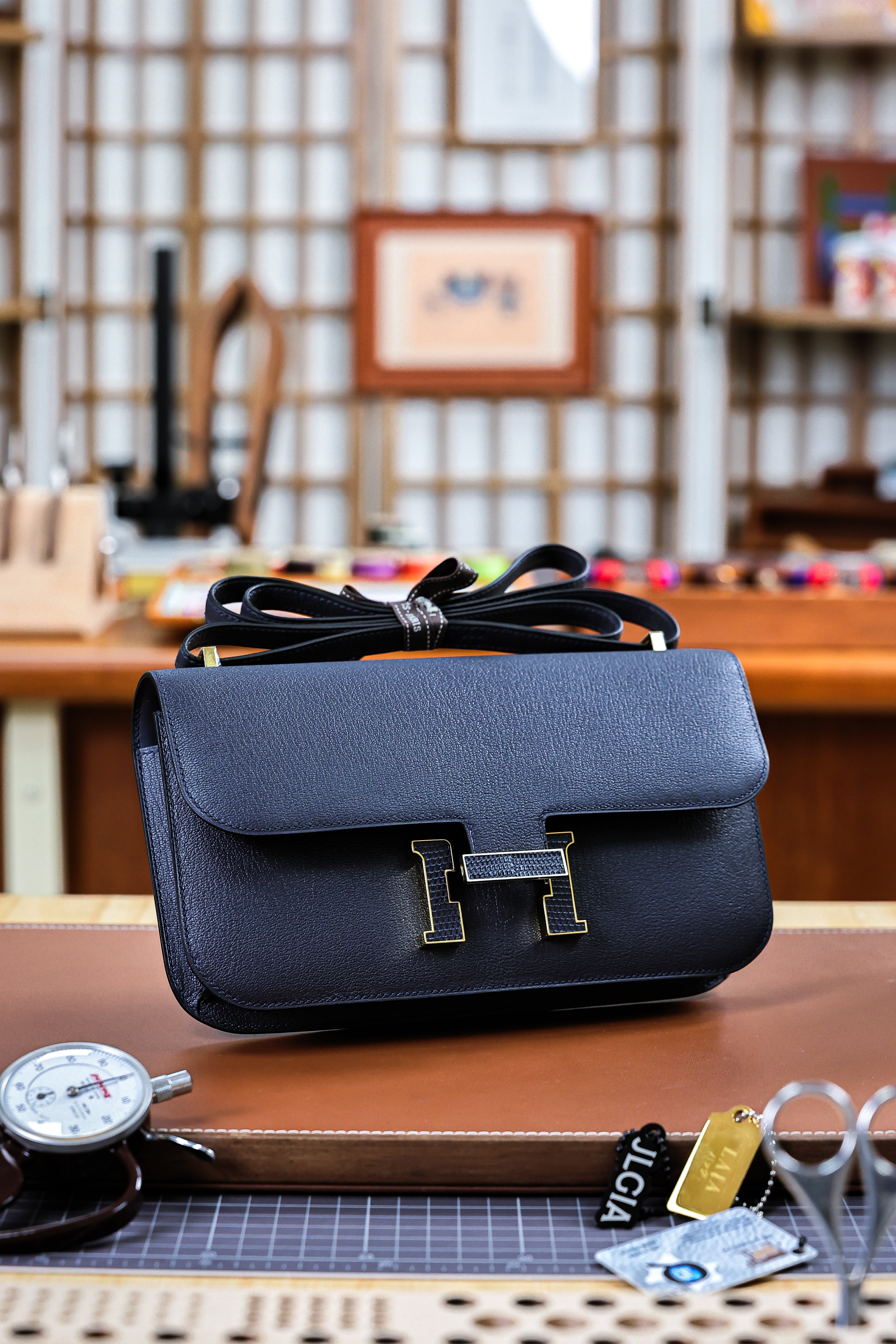 Constance- All Handmade Golden / Sliver  Noir ep/lizard leather