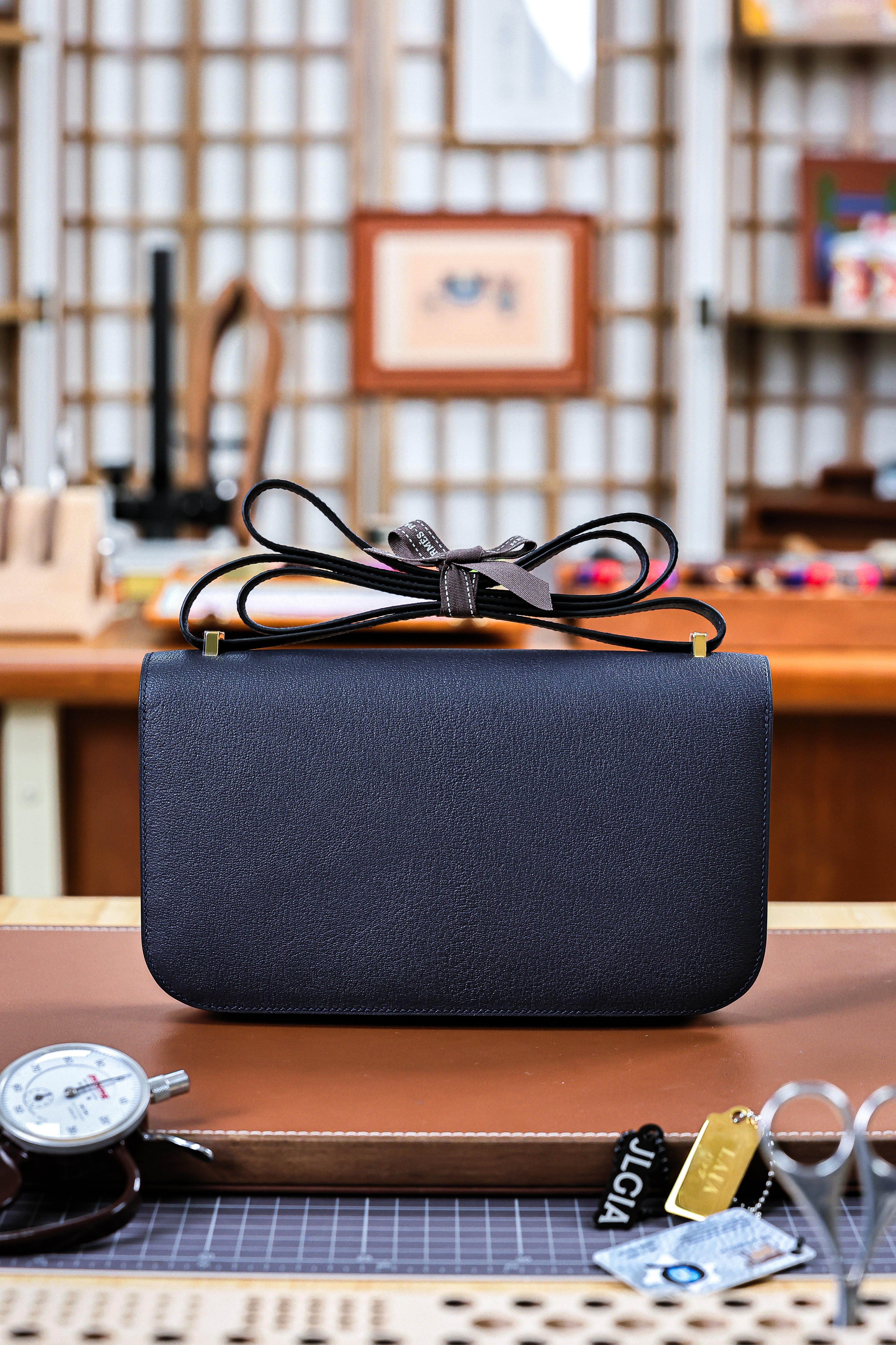 Constance- All Handmade Golden / Sliver  Noir ep/lizard leather