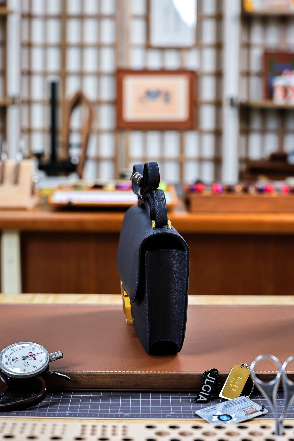 Constance- All Handmade Golden / Sliver  Noir ep/lizard leather