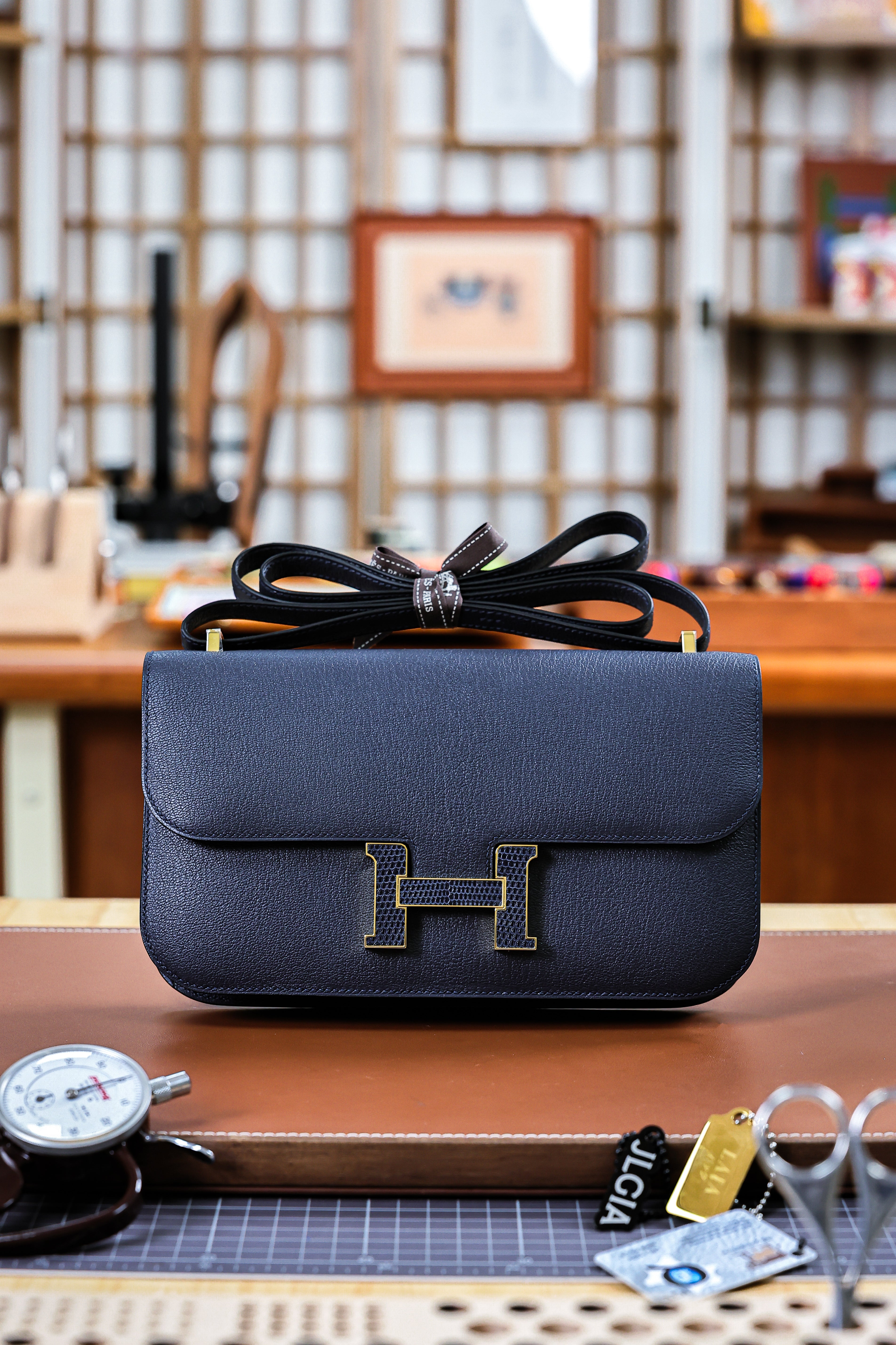 Constance- All Handmade Golden / Sliver  Noir ep/lizard leather