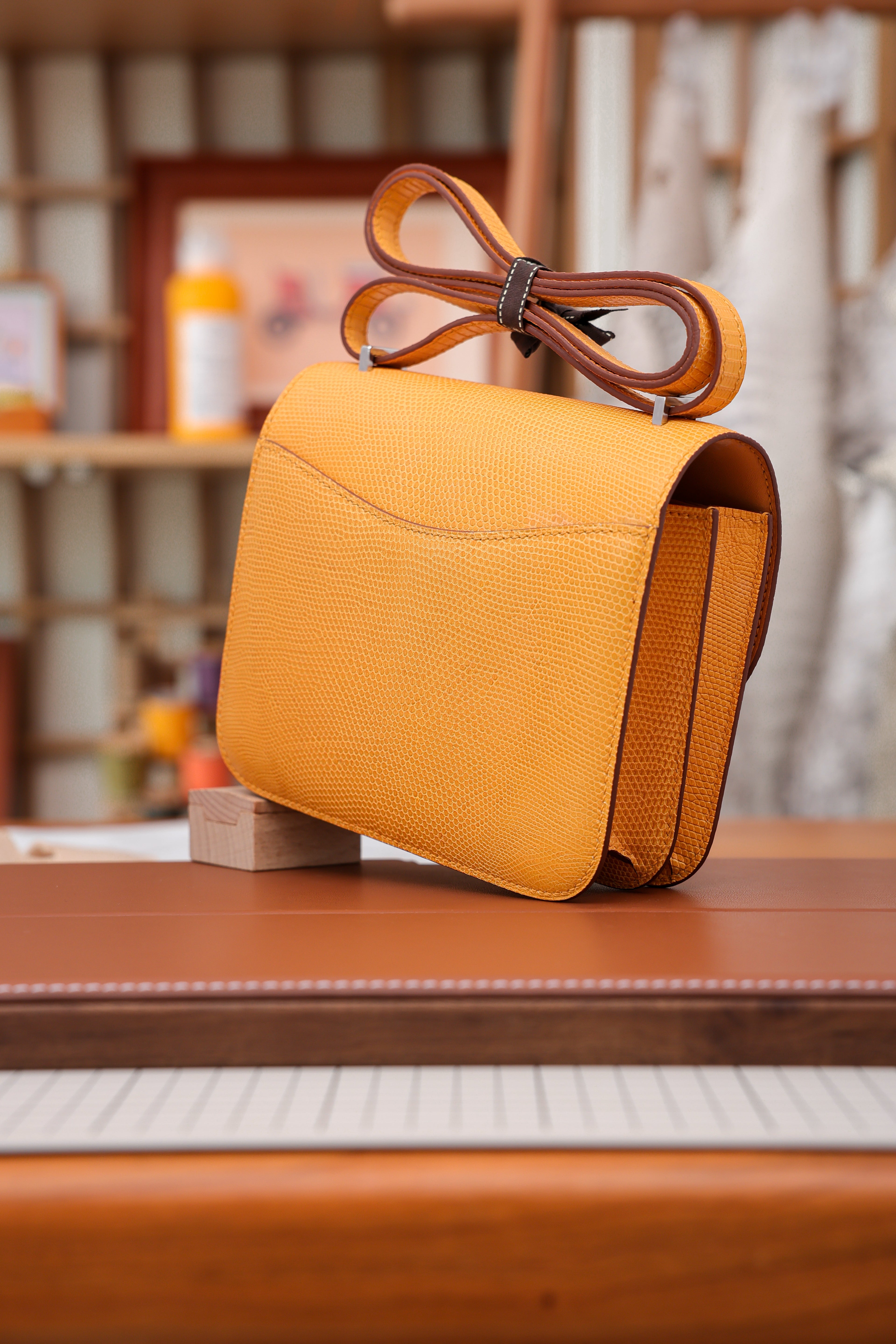 Constance- All Handmade Golden / Sliver Jaune d‘or lizard leather