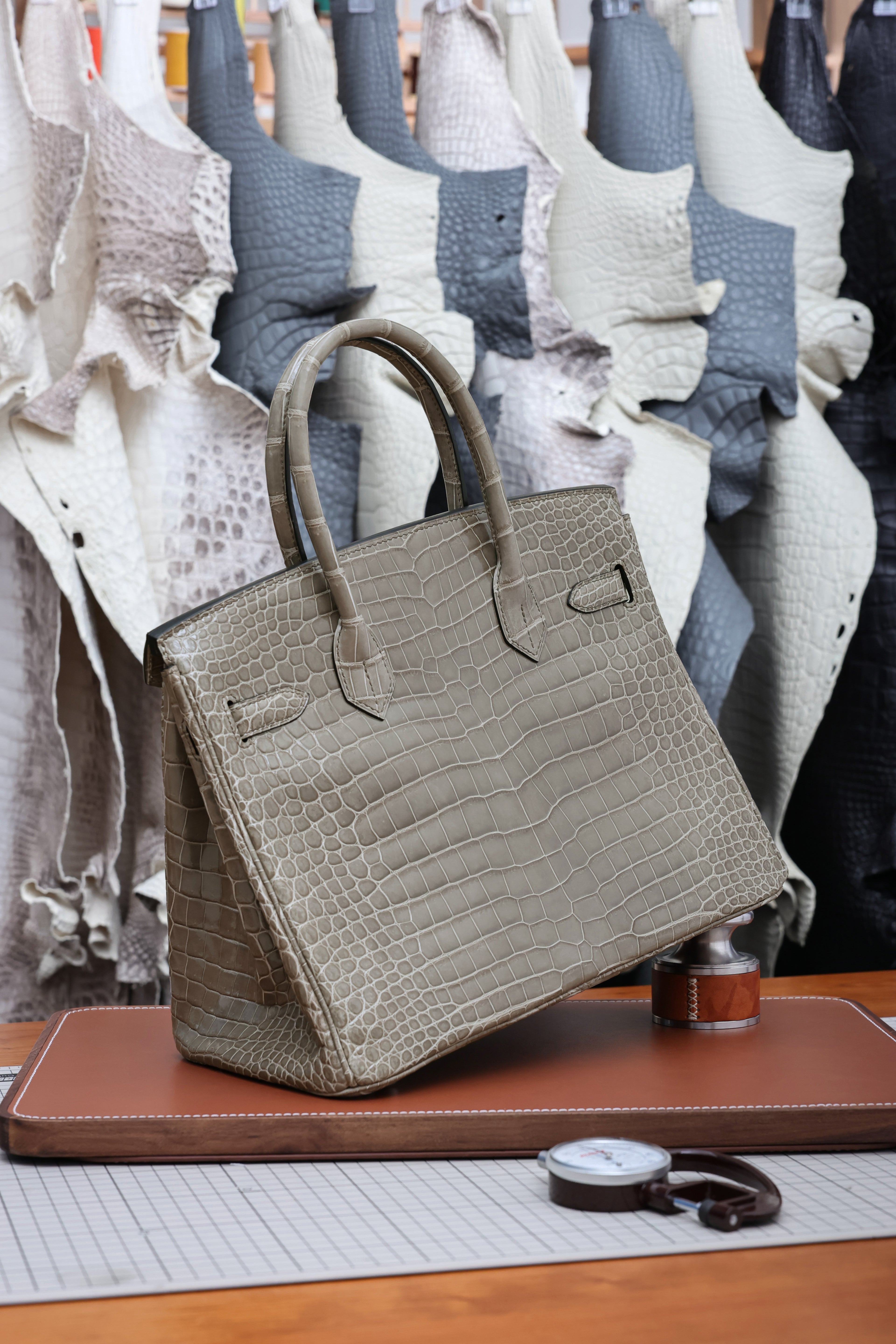 BK-2024 All Handmade Golden / Sliver  Hardware Gris Tourterelle  Porosus Crocodile leather