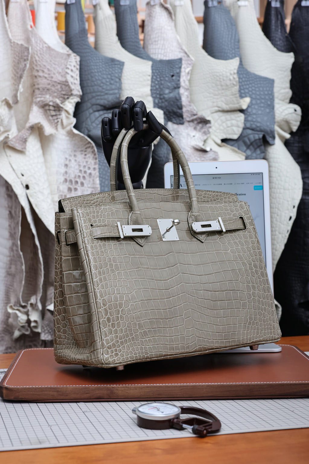 BK-2024 All Handmade Golden / Sliver  Hardware Gris Tourterelle  Porosus Crocodile leather