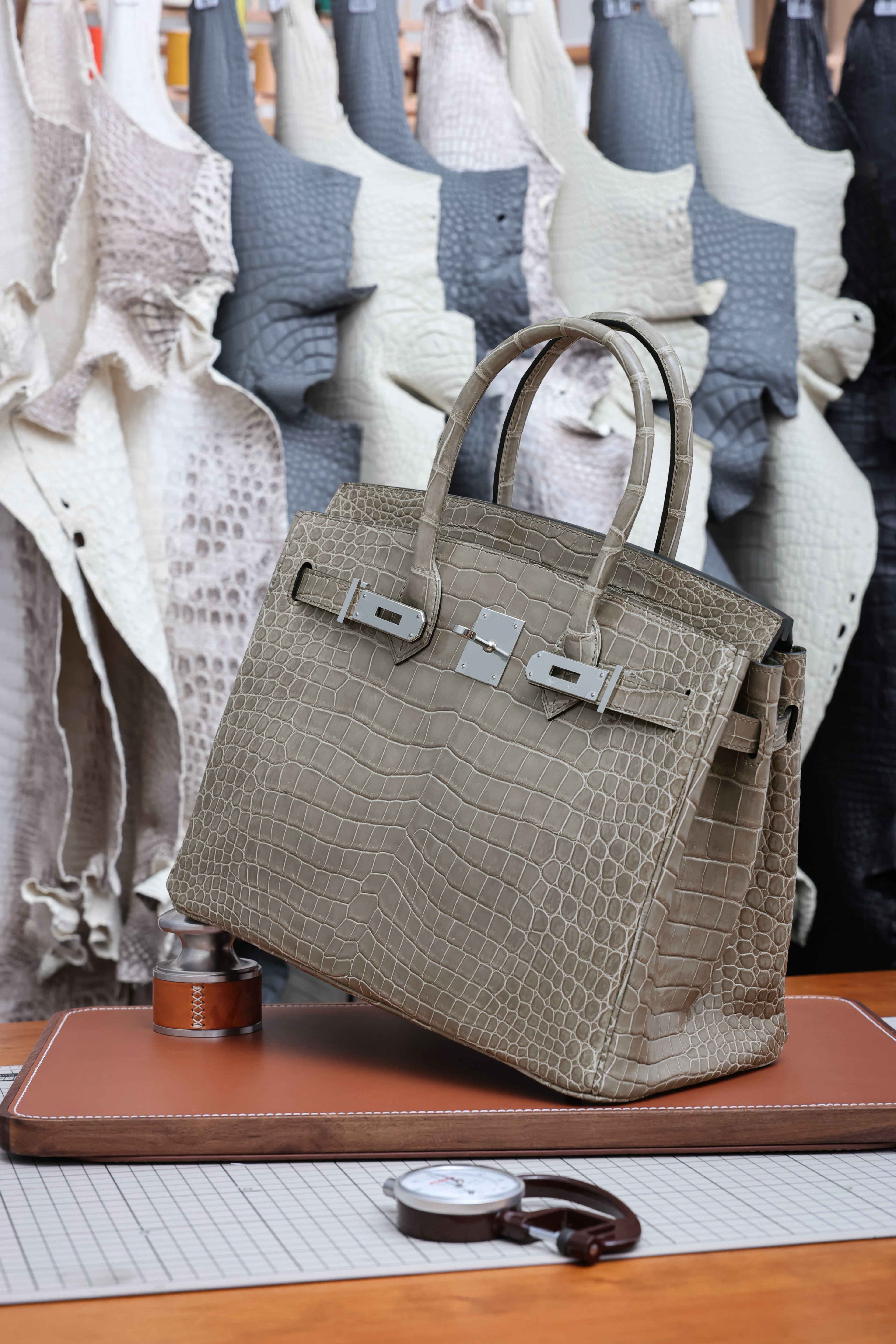 BK-2024 All Handmade Golden / Sliver  Hardware Gris Tourterelle  Porosus Crocodile leather