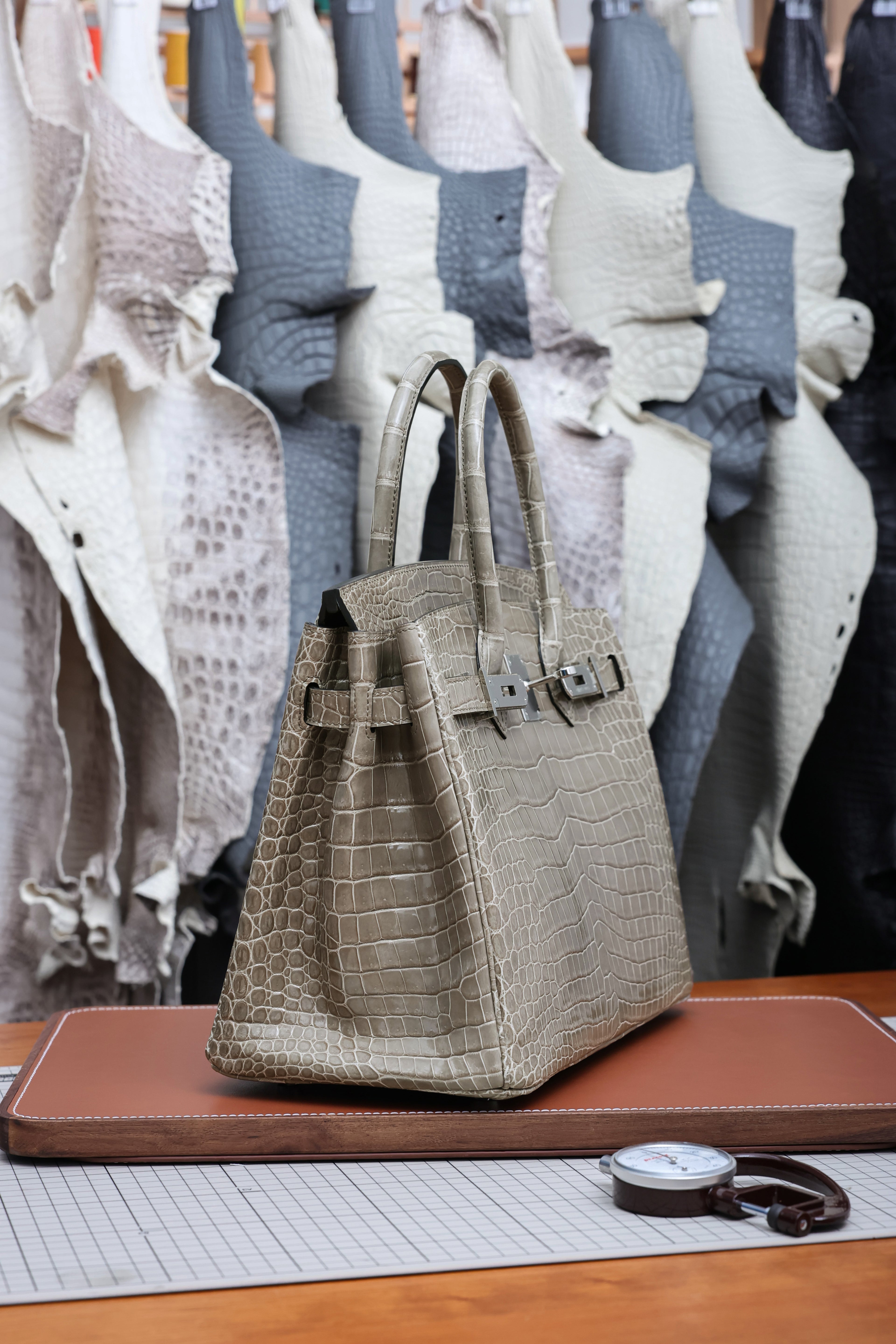 BK-2024 All Handmade Golden / Sliver  Hardware Gris Tourterelle  Porosus Crocodile leather
