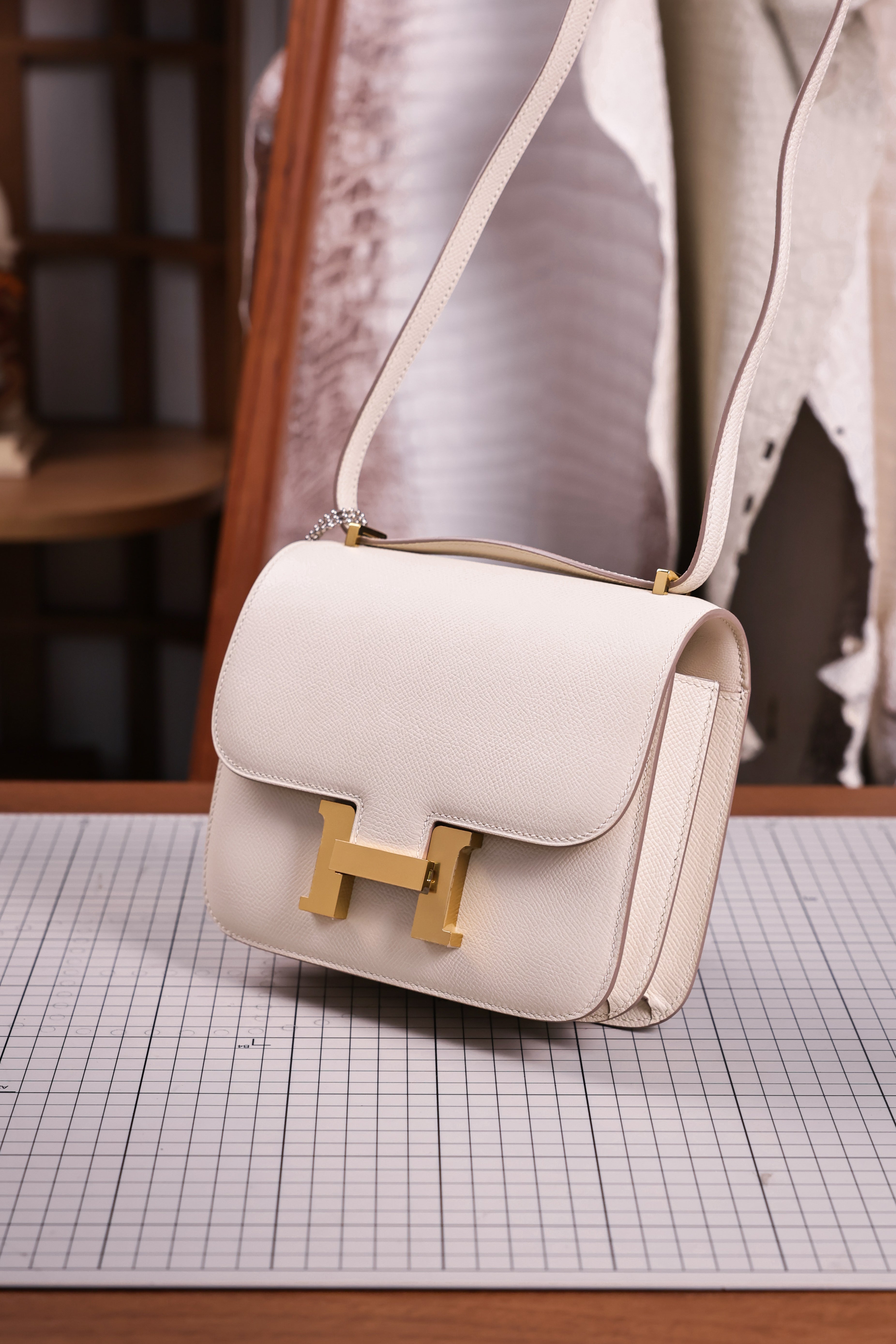 Constance- All Handmade Golden / Sliver Craie  The ep leather